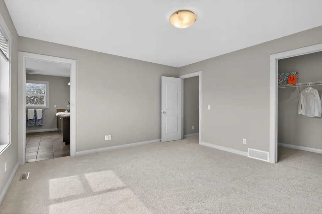 94 Evansdale Common NW Calgary AB T3P 0E6