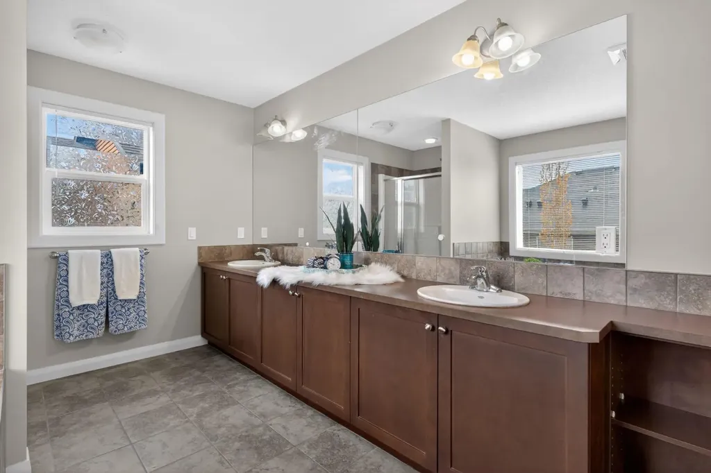 94 Evansdale Common NW Calgary AB T3P 0E6