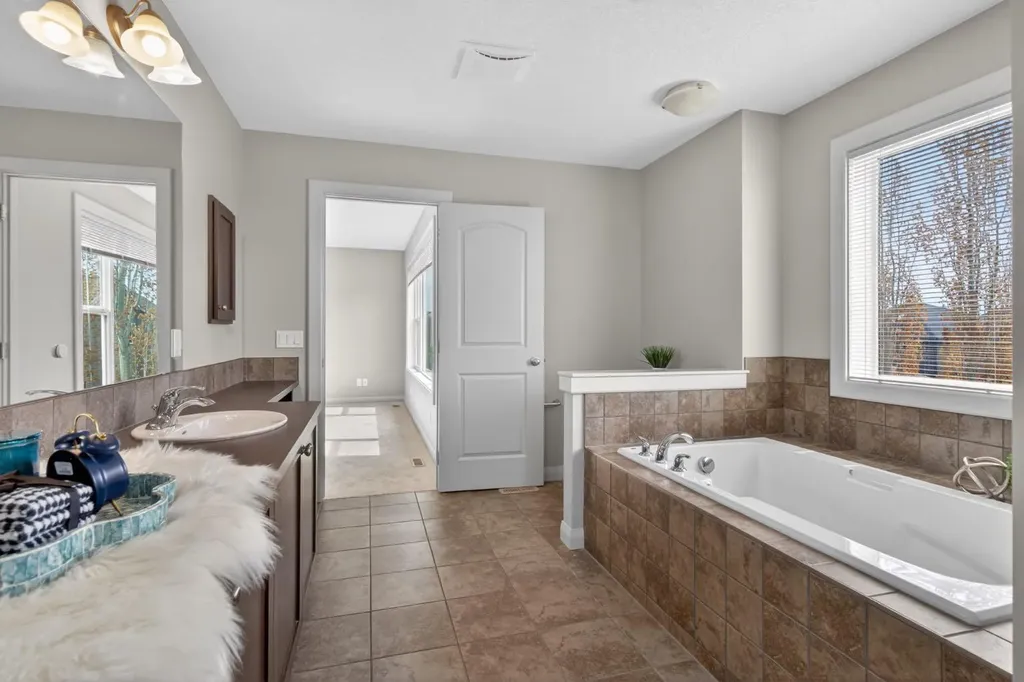 94 Evansdale Common NW Calgary AB T3P 0E6