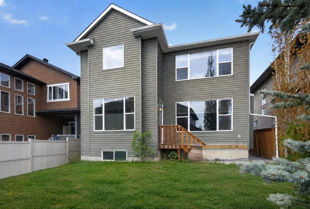 94 Evansdale Common NW Calgary AB T3P 0E6