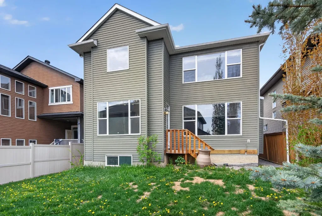 94 Evansdale Common NW Calgary AB T3P 0E6