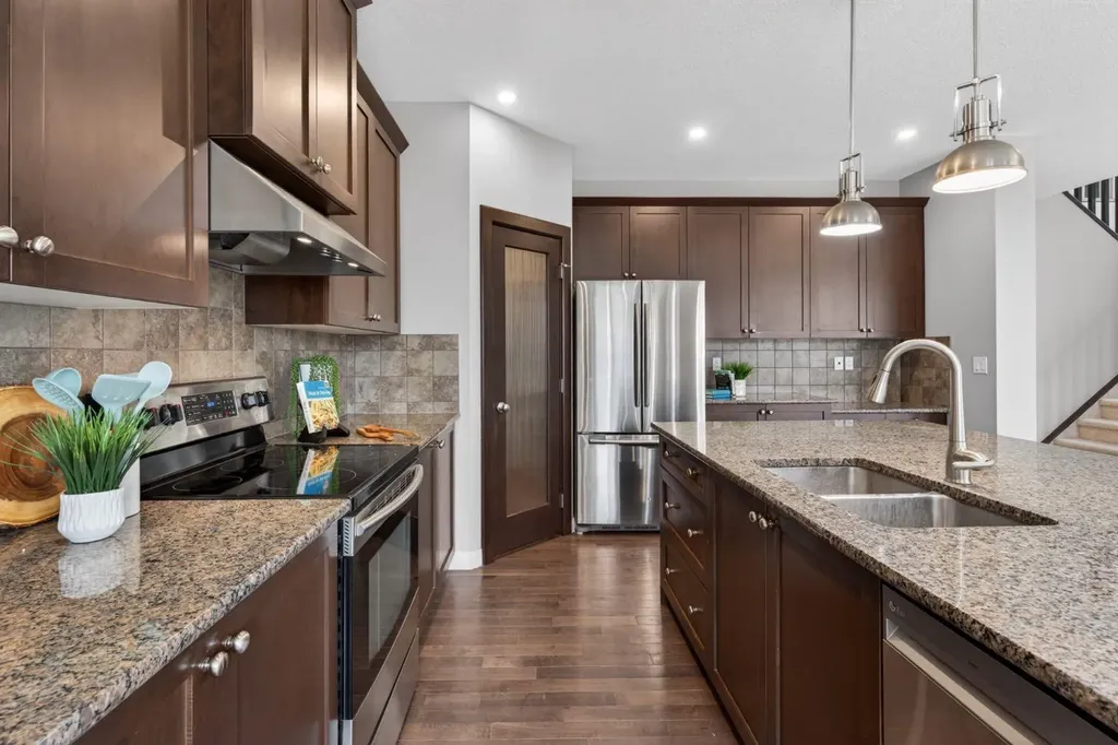94 Evansdale Common NW Calgary AB T3P 0E6