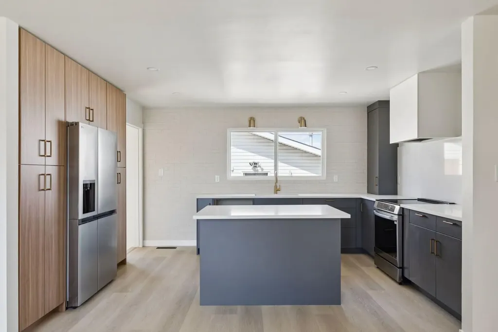816 Avonlea Place SE Calgary AB T2H 1W3