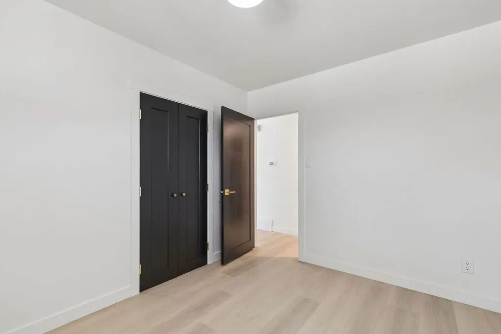 816 Avonlea Place SE Calgary AB T2H 1W3