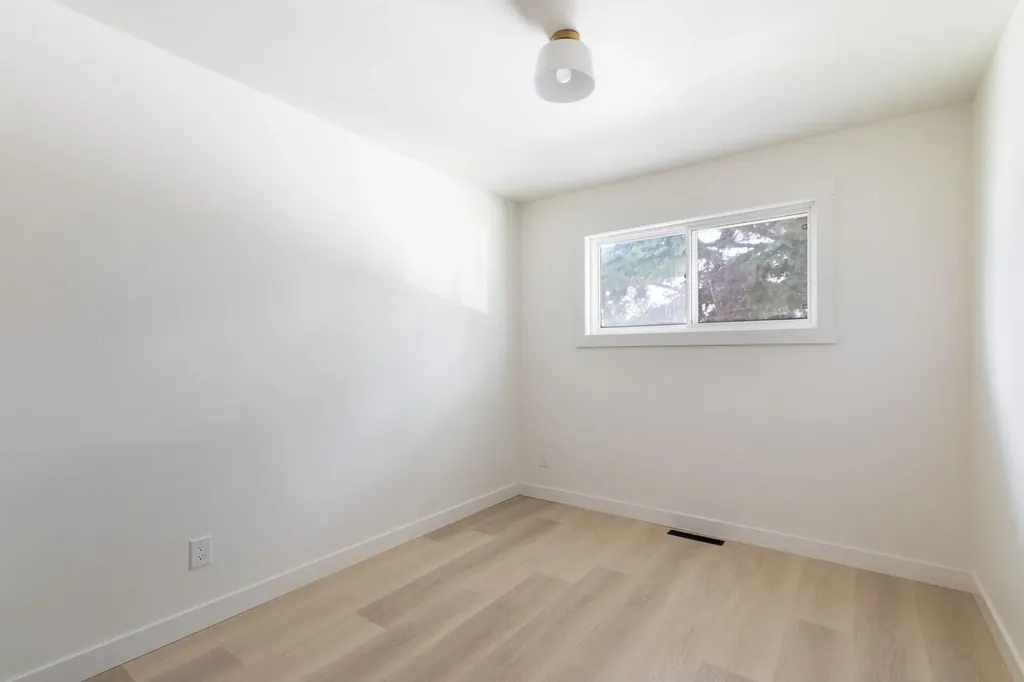 816 Avonlea Place SE Calgary AB T2H 1W3