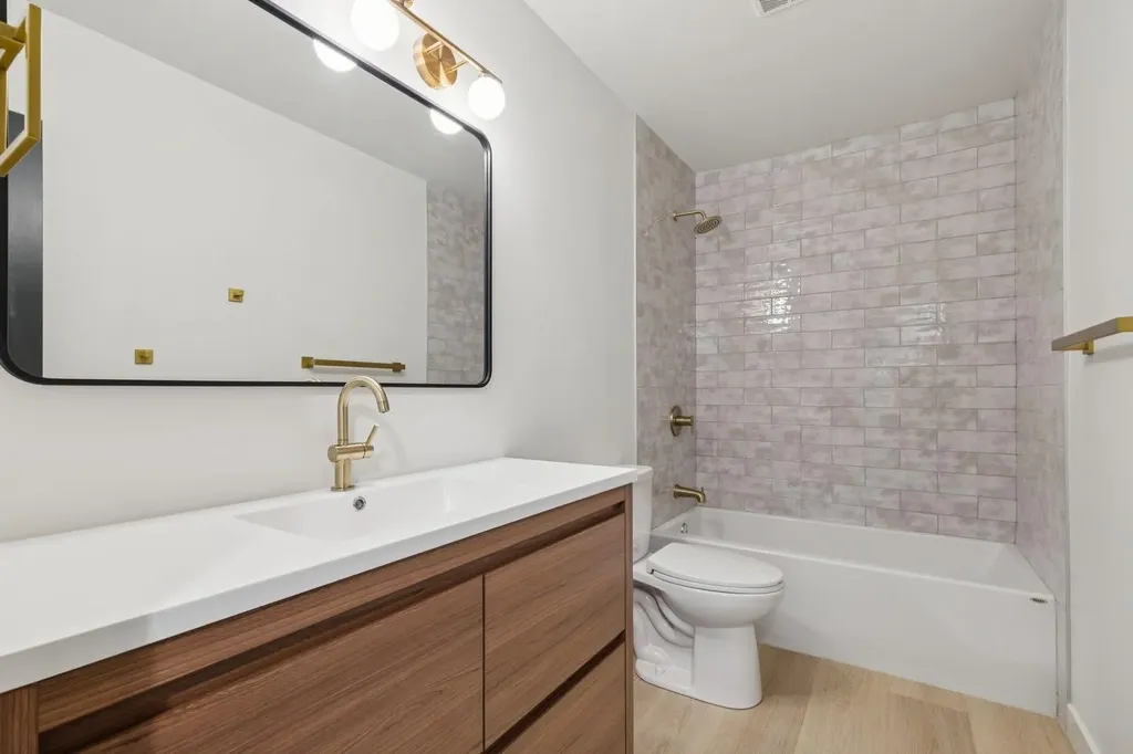 816 Avonlea Place SE Calgary AB T2H 1W3