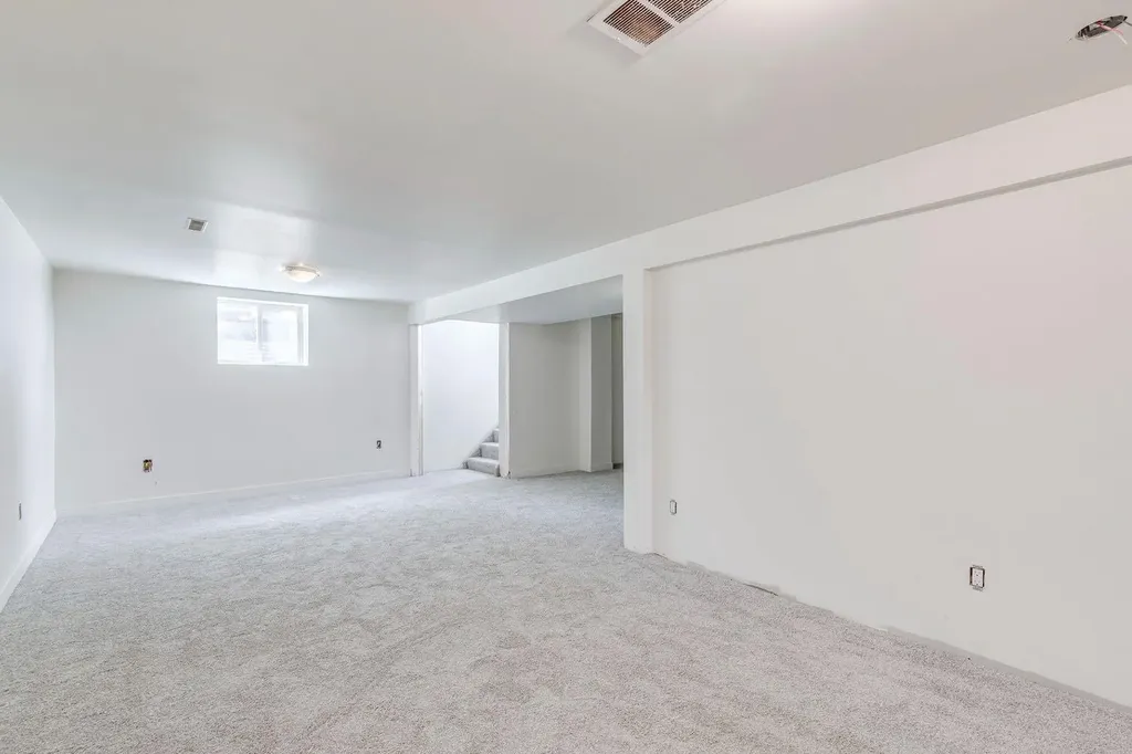 816 Avonlea Place SE Calgary AB T2H 1W3