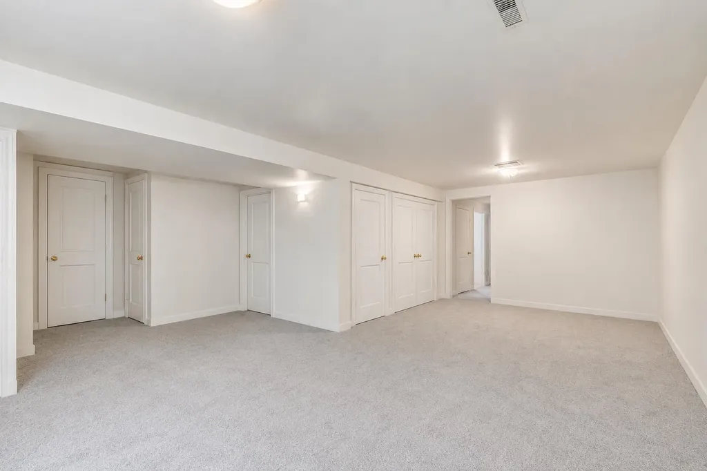 816 Avonlea Place SE Calgary AB T2H 1W3