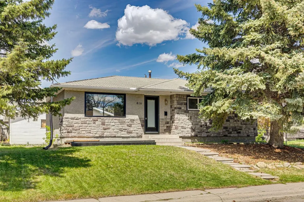 816 Avonlea Place SE Calgary AB T2H 1W3