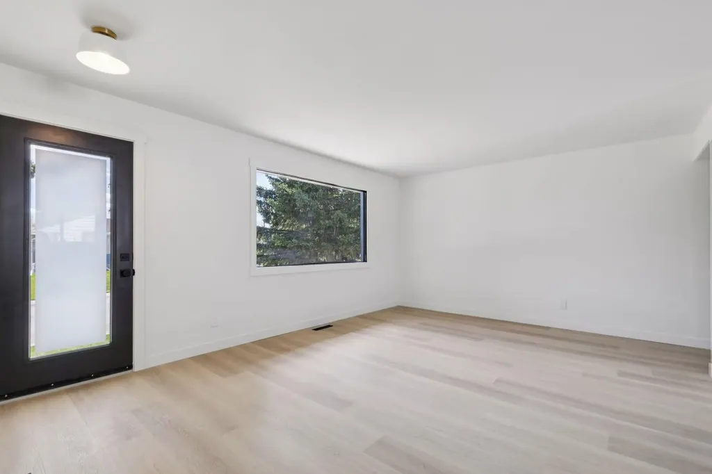 816 Avonlea Place SE Calgary AB T2H 1W3
