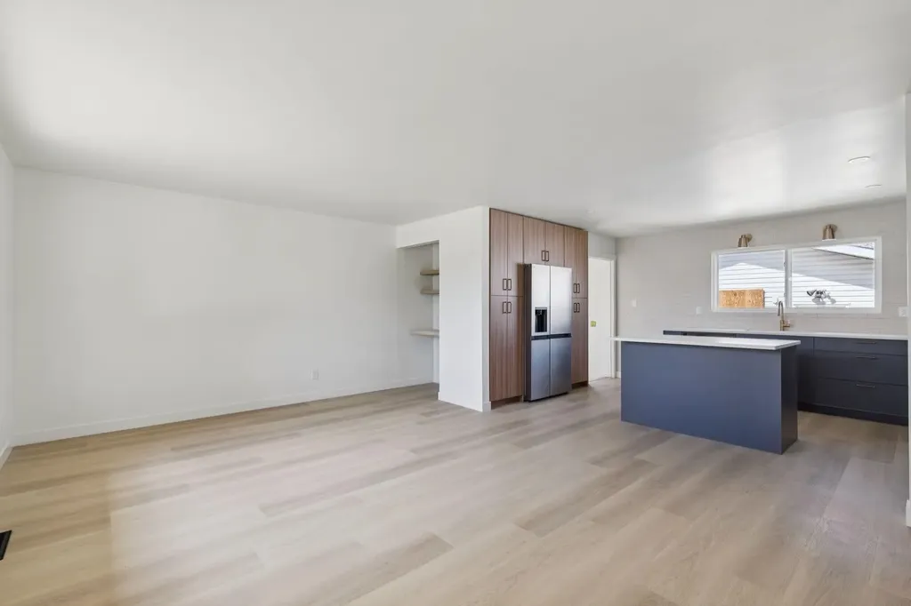 816 Avonlea Place SE Calgary AB T2H 1W3