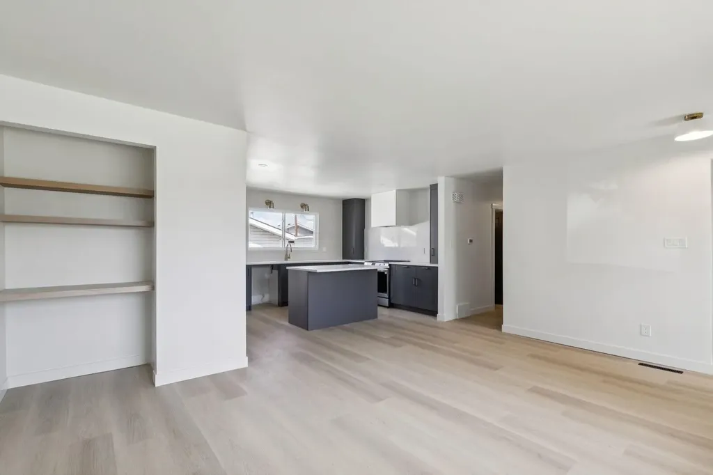 816 Avonlea Place SE Calgary AB T2H 1W3