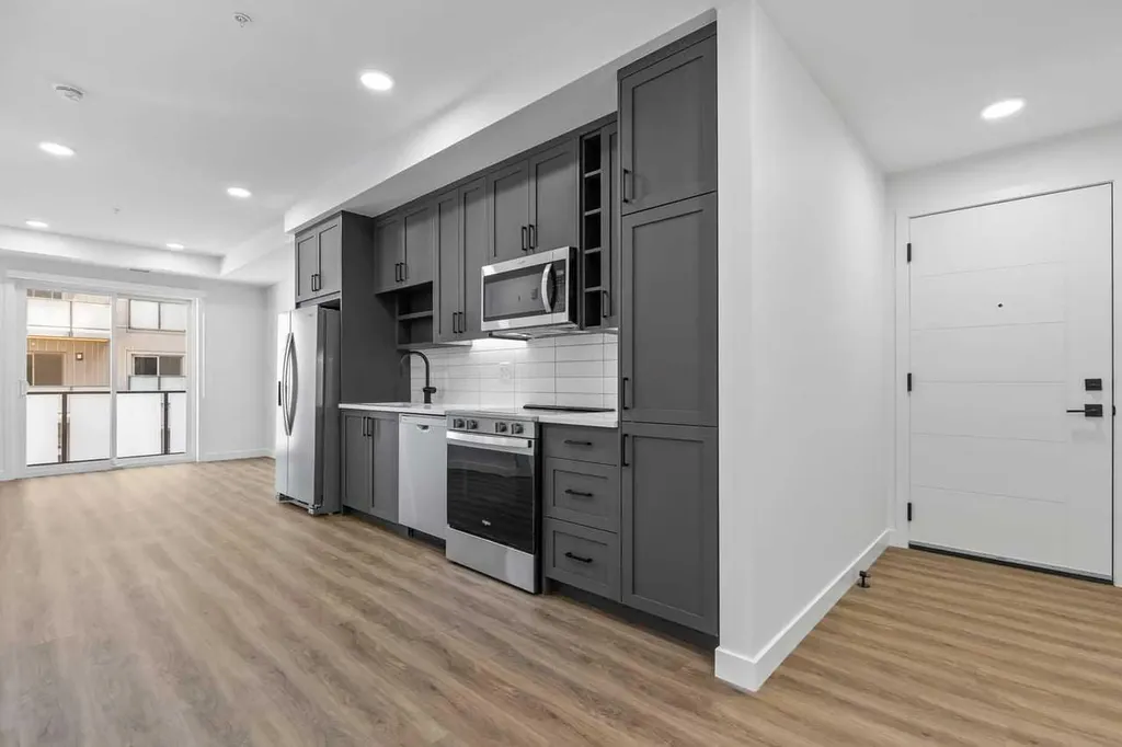 3107 Warren Street NW Calgary AB T3B6N7