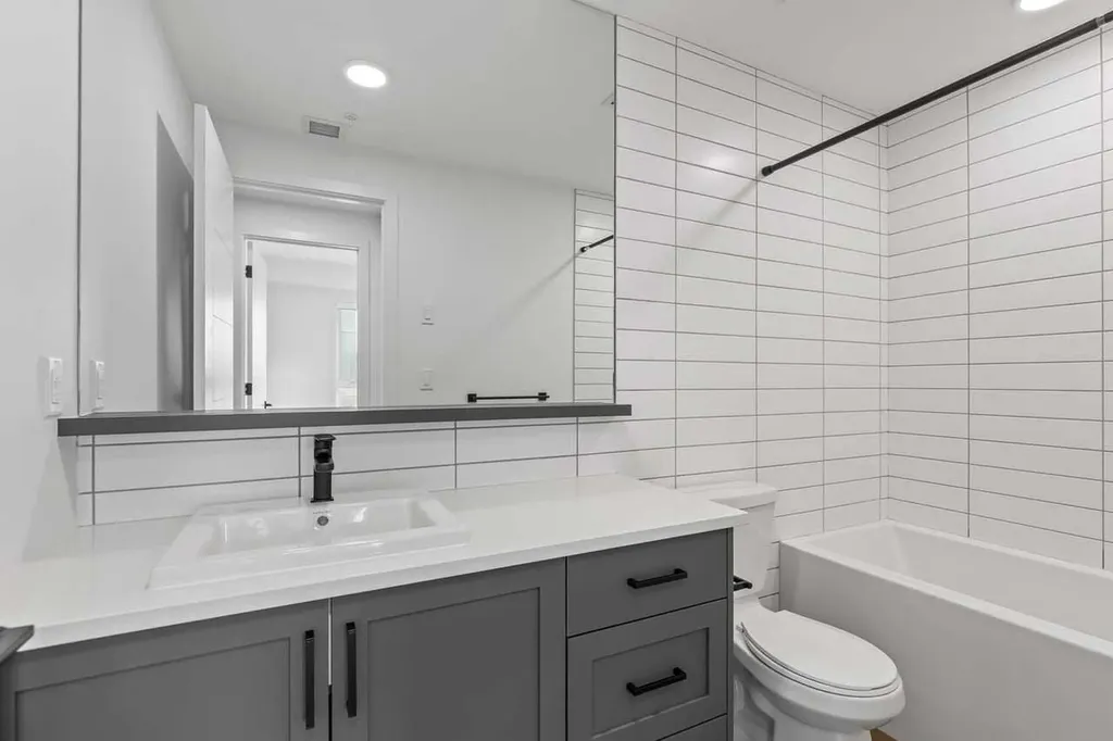 3107 Warren Street NW Calgary AB T3B6N7