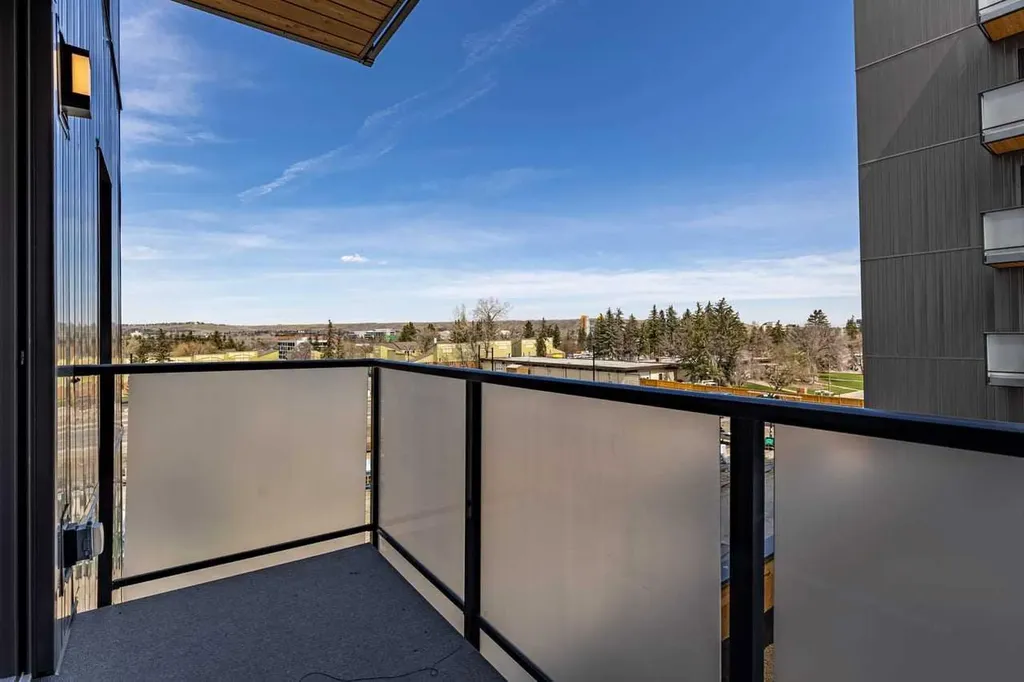3107 Warren Street NW Calgary AB T3B6N7