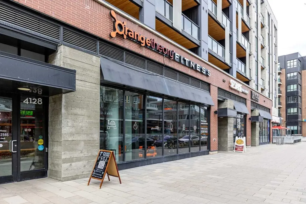 3107 Warren Street NW Calgary AB T3B6N7
