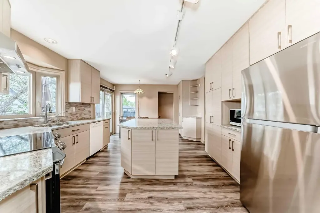 2518 21 Street SW Calgary AB T2T 5A8