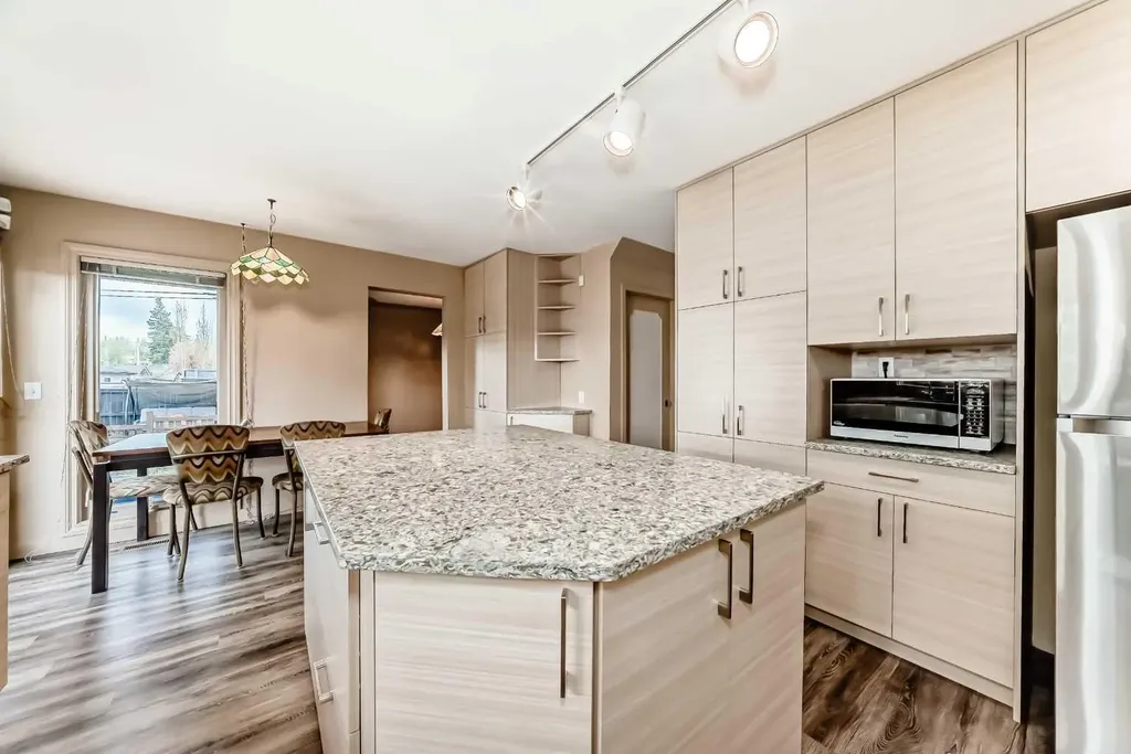 2518 21 Street SW Calgary AB T2T 5A8