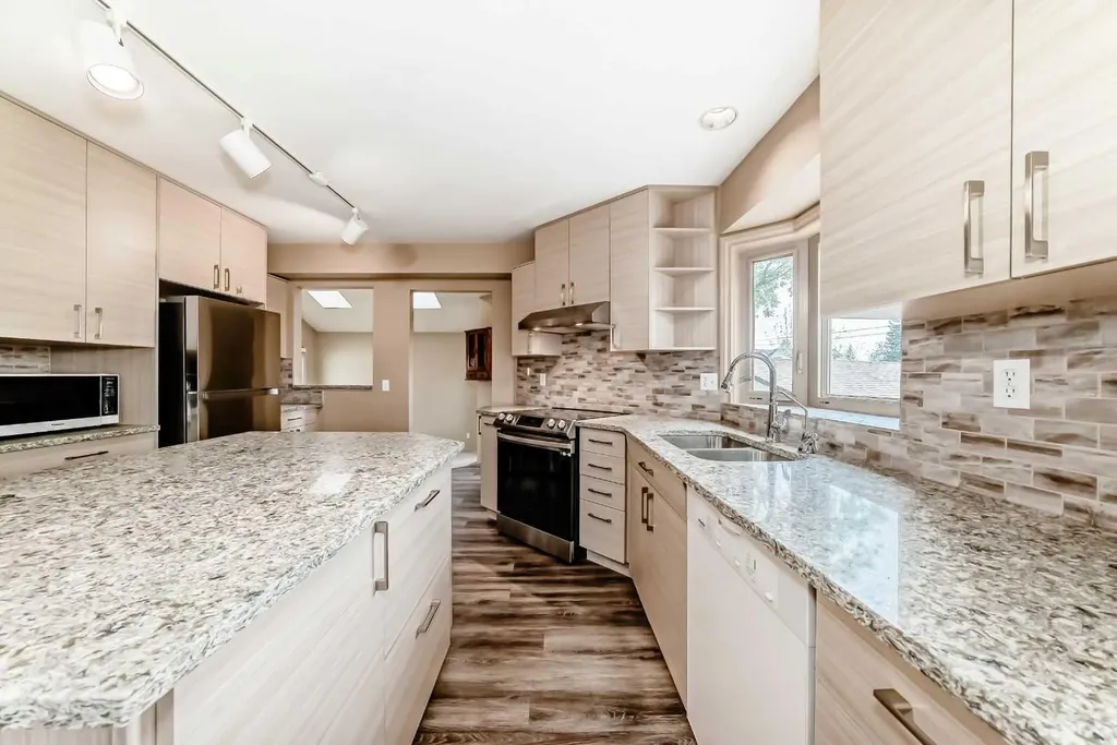 2518 21 Street SW Calgary AB T2T 5A8