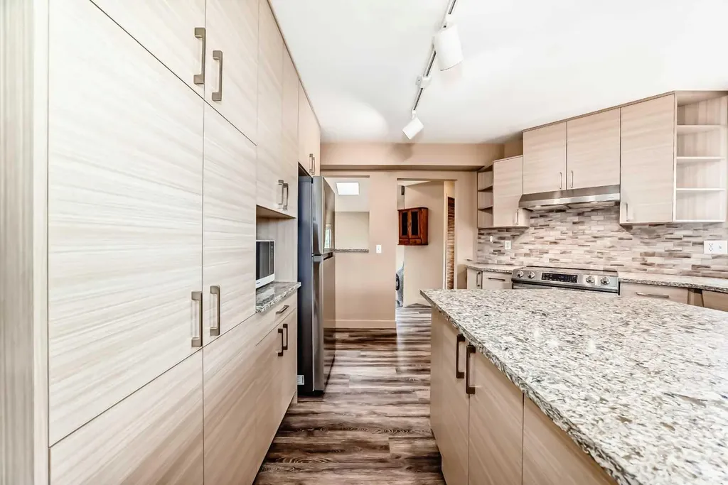 2518 21 Street SW Calgary AB T2T 5A8