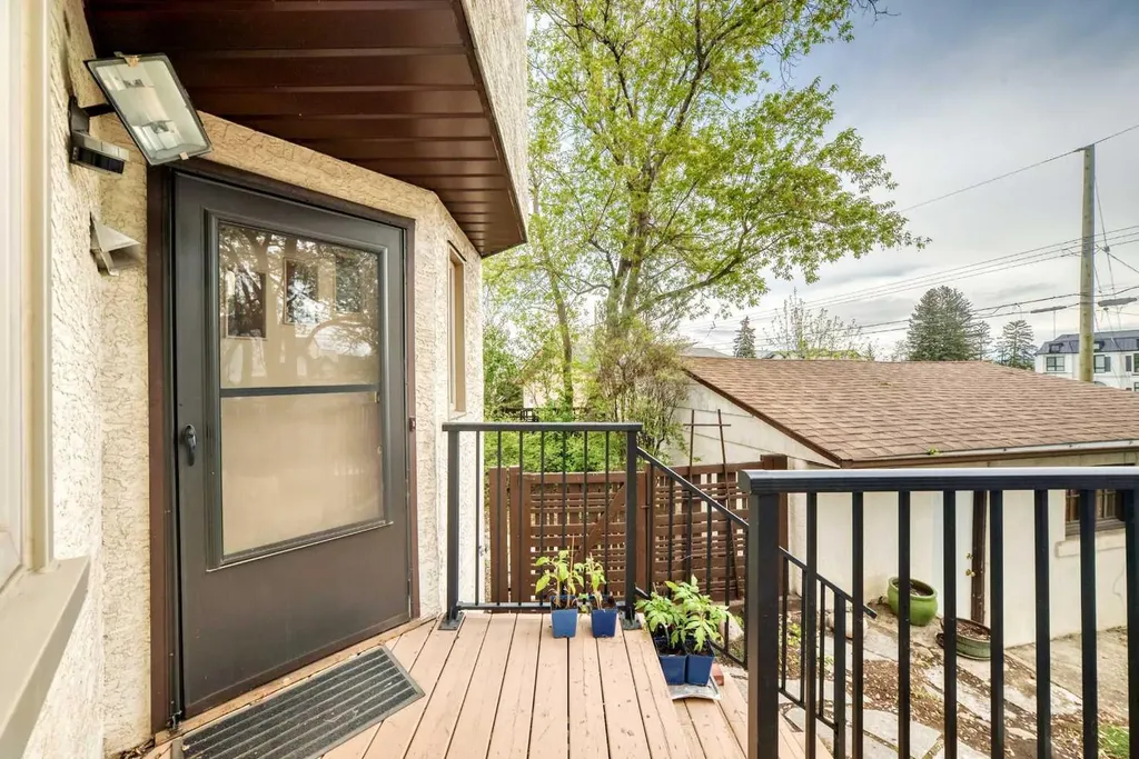 2518 21 Street SW Calgary AB T2T 5A8