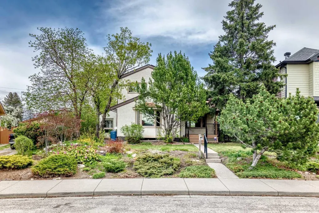 2518 21 Street SW Calgary AB T2T 5A8