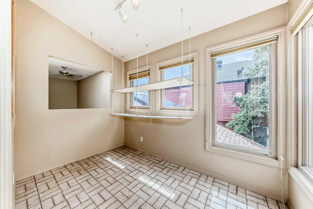 2518 21 Street SW Calgary AB T2T 5A8