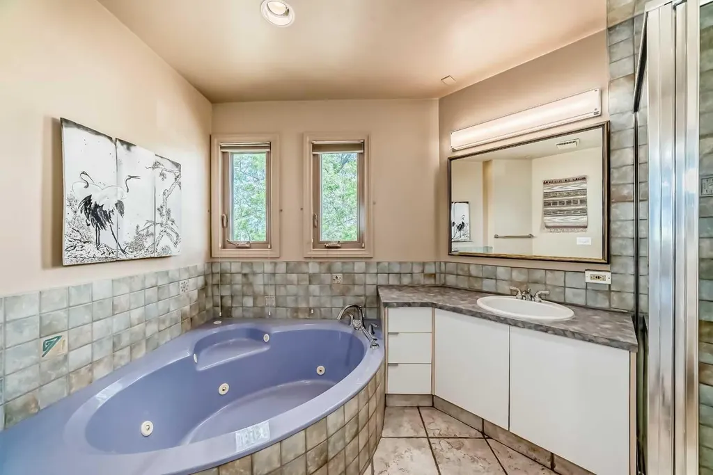 2518 21 Street SW Calgary AB T2T 5A8