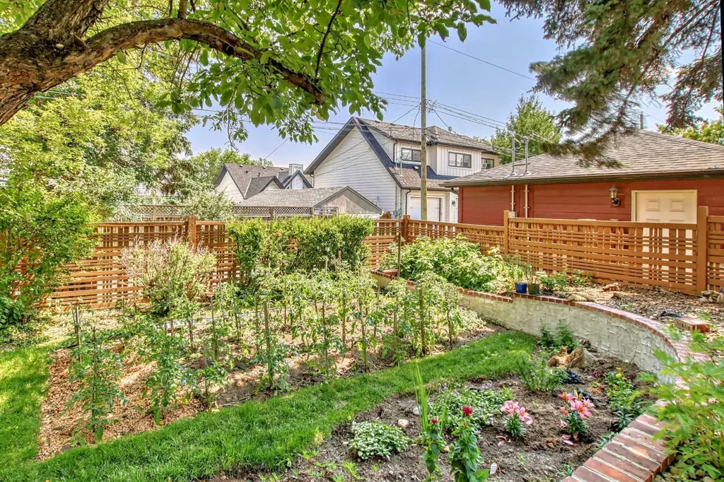 2518 21 Street SW Calgary AB T2T 5A8