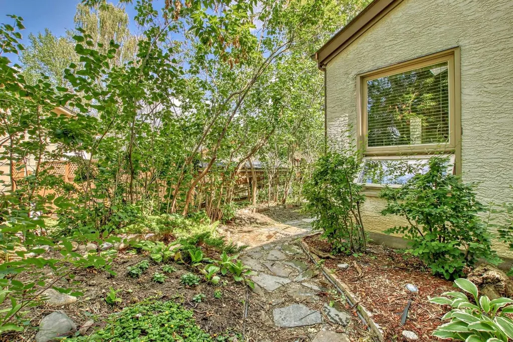 2518 21 Street SW Calgary AB T2T 5A8