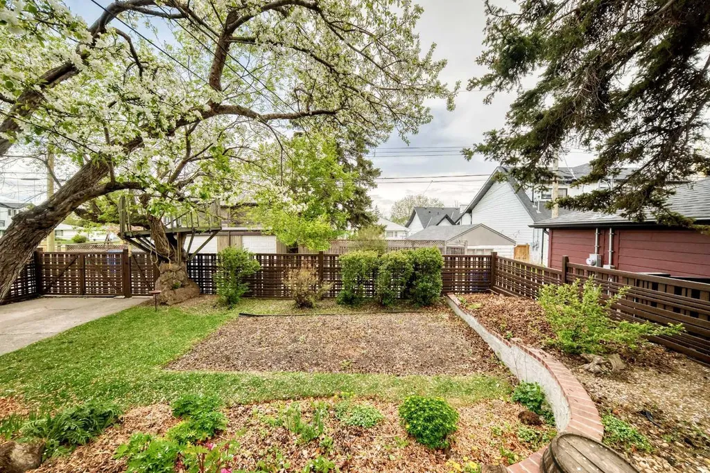 2518 21 Street SW Calgary AB T2T 5A8