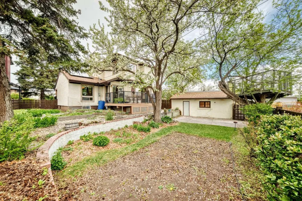 2518 21 Street SW Calgary AB T2T 5A8