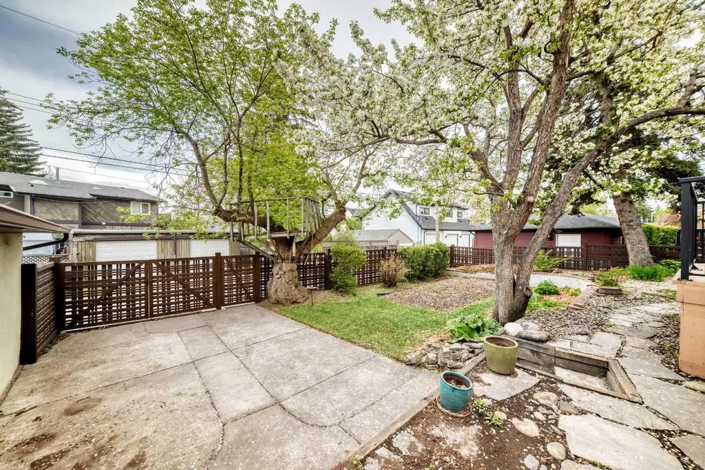 2518 21 Street SW Calgary AB T2T 5A8
