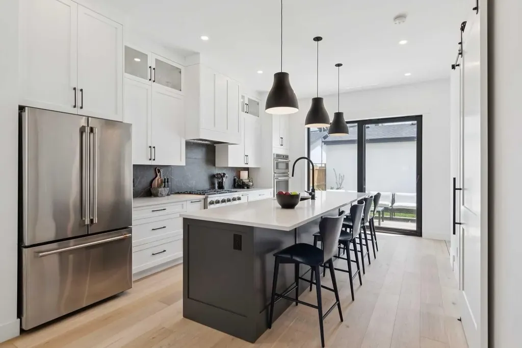 3728 5 Avenue SW Calgary AB T3C 0B8