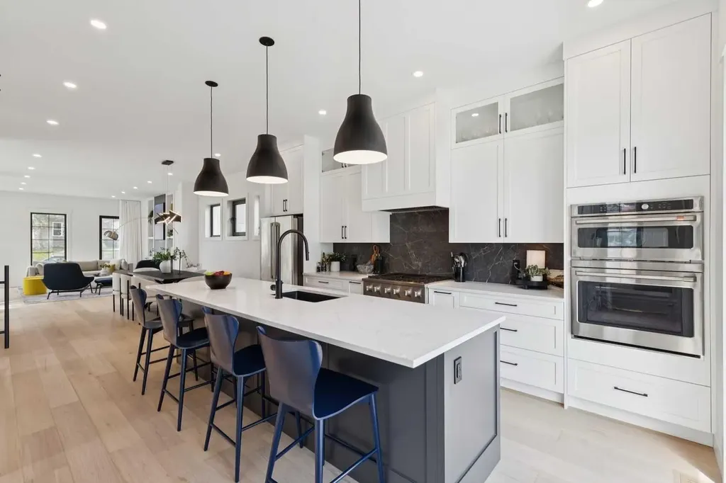 3728 5 Avenue SW Calgary AB T3C 0B8