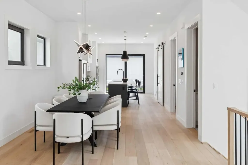 3728 5 Avenue SW Calgary AB T3C 0B8