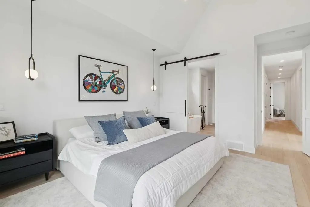 3728 5 Avenue SW Calgary AB T3C 0B8