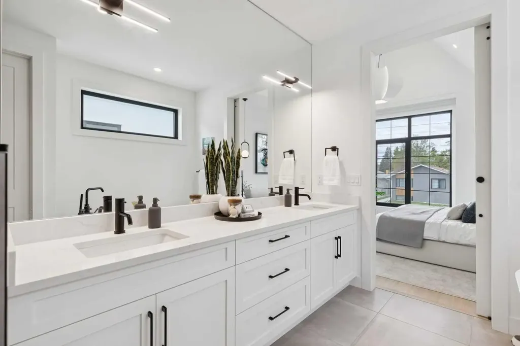 3728 5 Avenue SW Calgary AB T3C 0B8