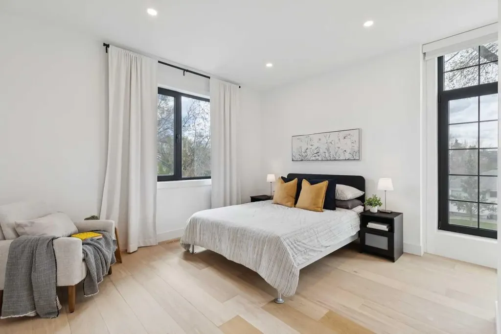 3728 5 Avenue SW Calgary AB T3C 0B8