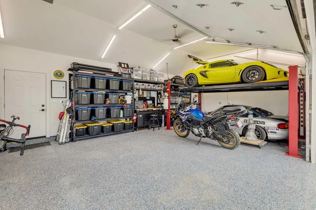 3728 5 Avenue SW Calgary AB T3C 0B8