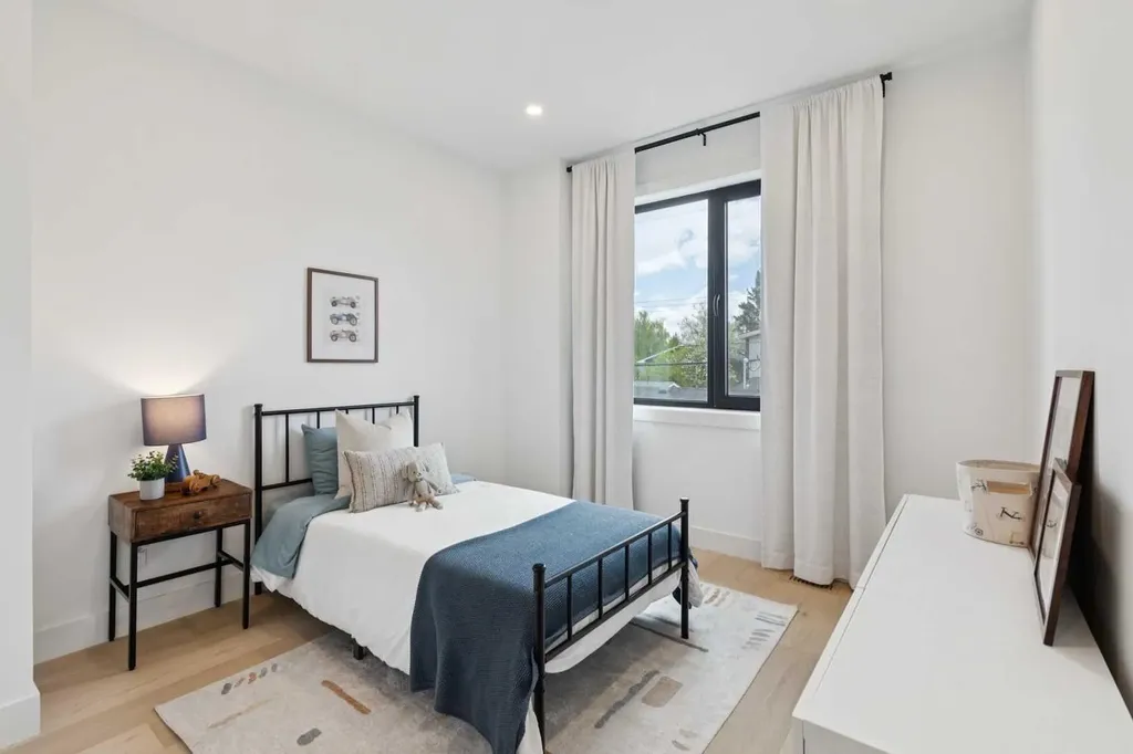 3728 5 Avenue SW Calgary AB T3C 0B8