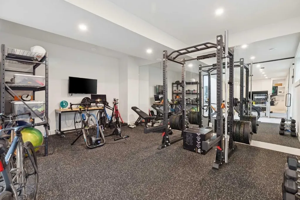 3728 5 Avenue SW Calgary AB T3C 0B8