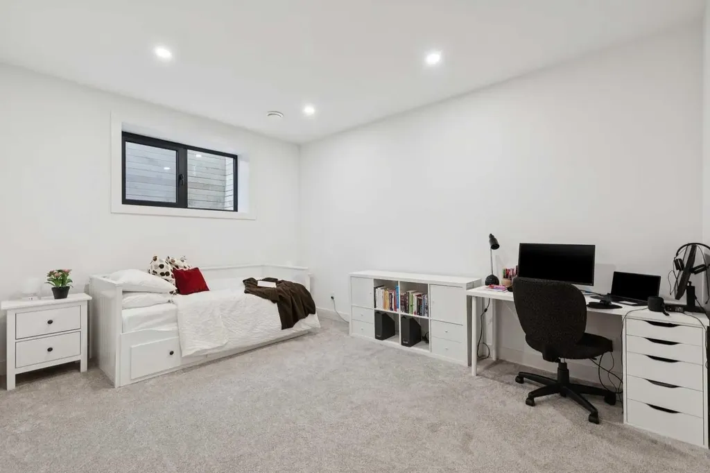 3728 5 Avenue SW Calgary AB T3C 0B8
