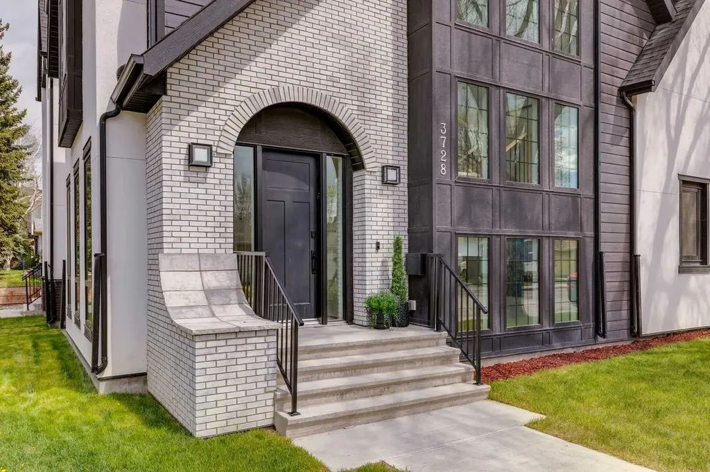 3728 5 Avenue SW Calgary AB T3C 0B8