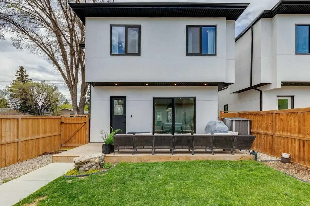 3728 5 Avenue SW Calgary AB T3C 0B8