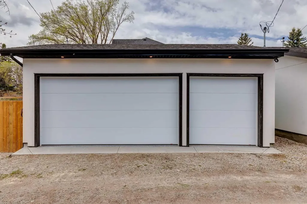 3728 5 Avenue SW Calgary AB T3C 0B8