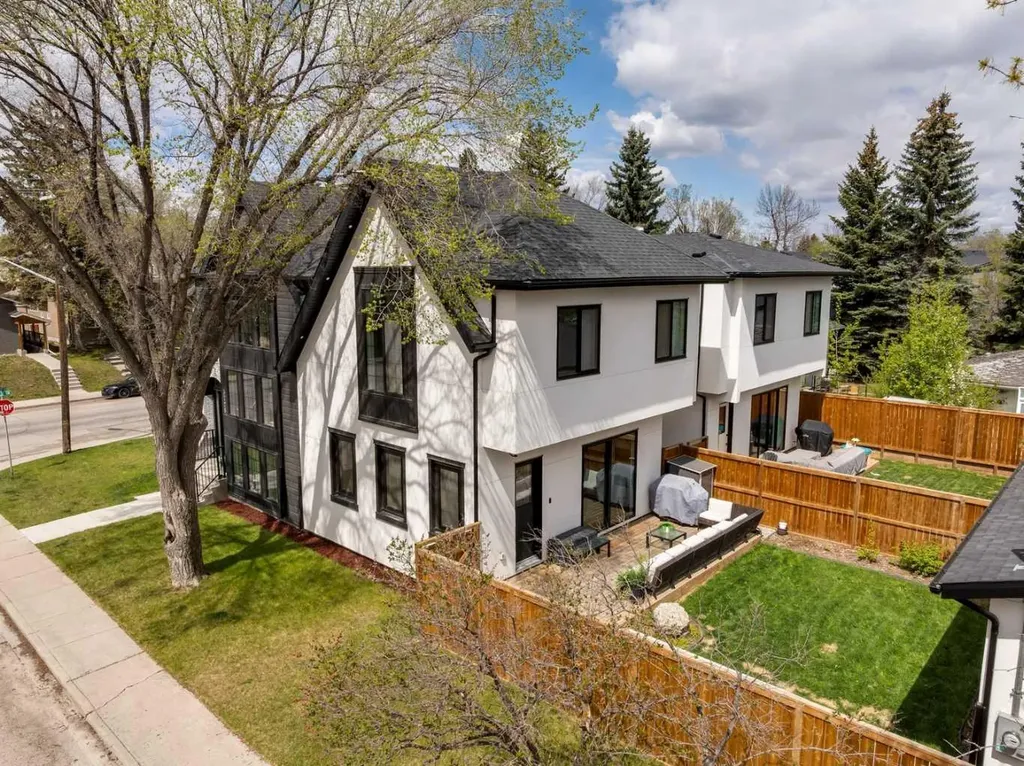 3728 5 Avenue SW Calgary AB T3C 0B8