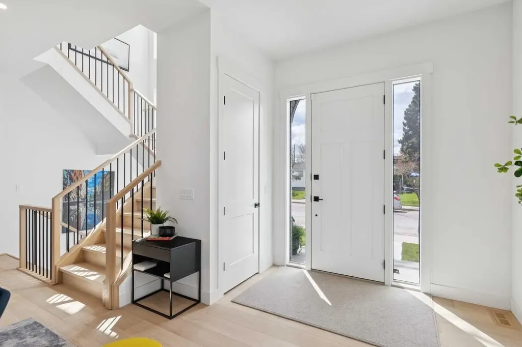 3728 5 Avenue SW Calgary AB T3C 0B8