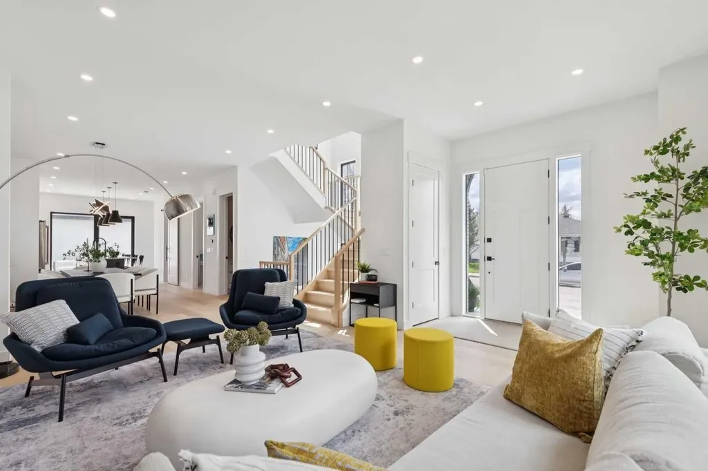 3728 5 Avenue SW Calgary AB T3C 0B8