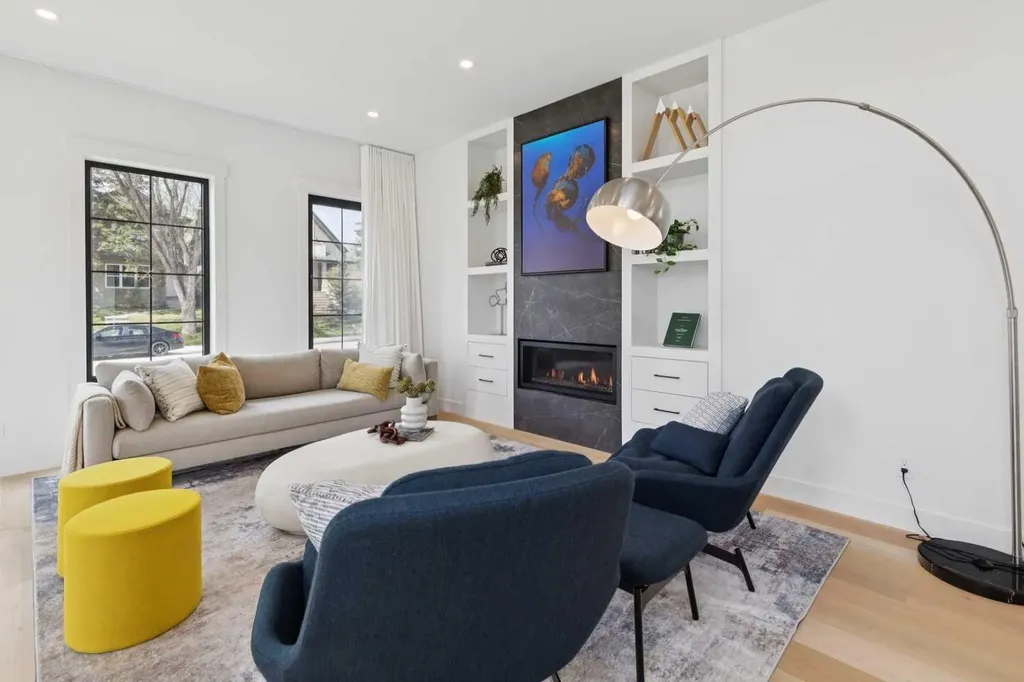 3728 5 Avenue SW Calgary AB T3C 0B8